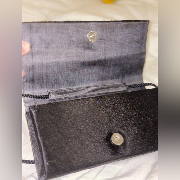 Elegant Black Evening Clutch - Picture 5 of 6